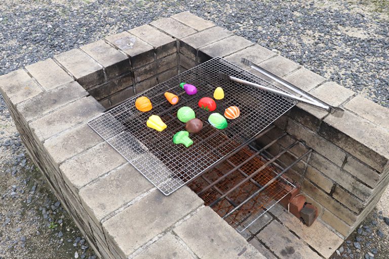 こんな風に網を置いてBBQできます